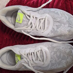 Nike Women's Gray and White Athletic Shoes